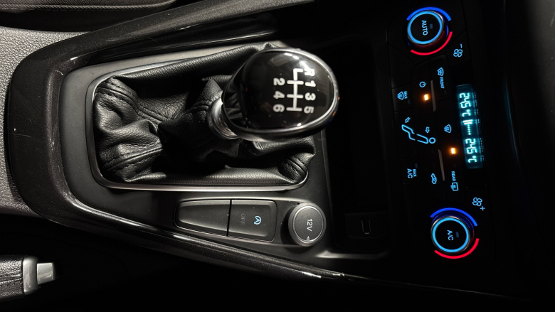 Ford Focus 1.0 EcoBoost 125 Titanium 5dr Petrol Hatchback